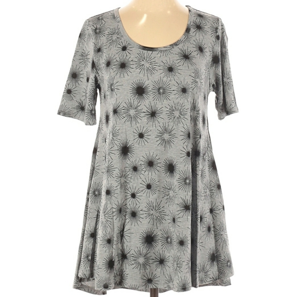 #6 NWT LulaRoe Perfect Tee